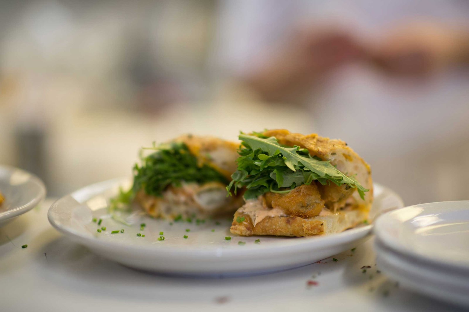 Crispy sandwich with arugula on house-baked bread